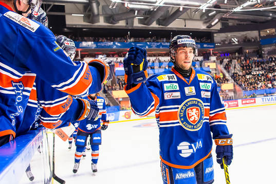 Växjös Robert Rosén jublar