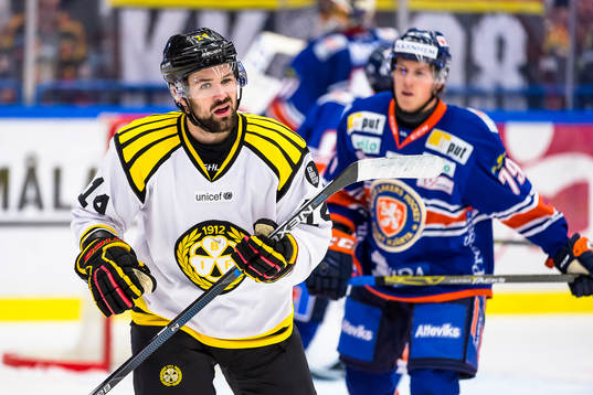 Brynäs Johan Alcén gör en grimas