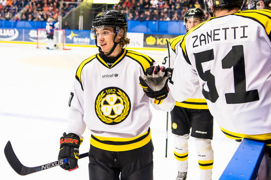Brynäs Adam Brodecki jublar