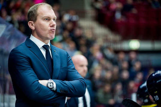 s tränare Johan Lindbom