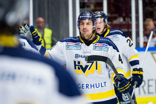 s Chris Campoli firar med lagkamraterna att Anton Bengtsson