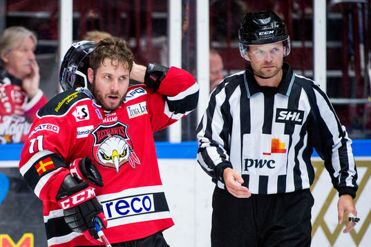 Malmö Redhawks Joey Tenute utan hjälm