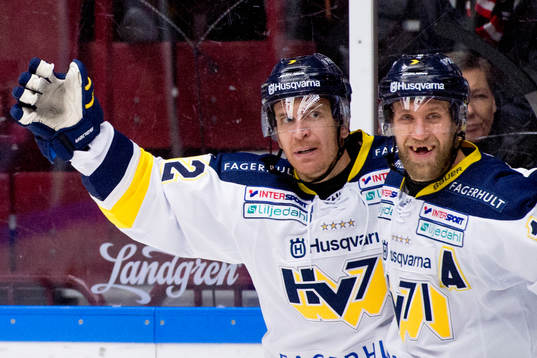 s Teemu Laine och Martin Thörnberg jublar