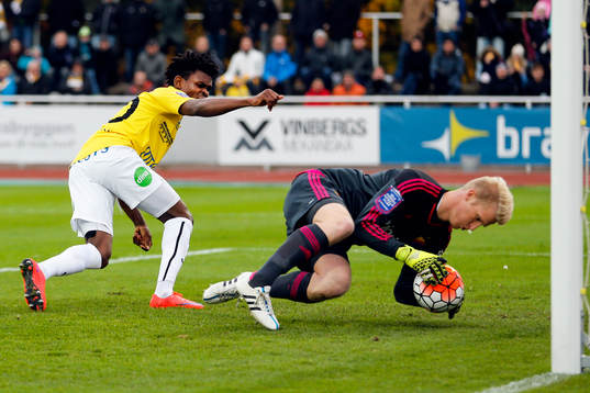 Falkenbergs Godsway Donyoh och Djurgårdens målvakt Hampus