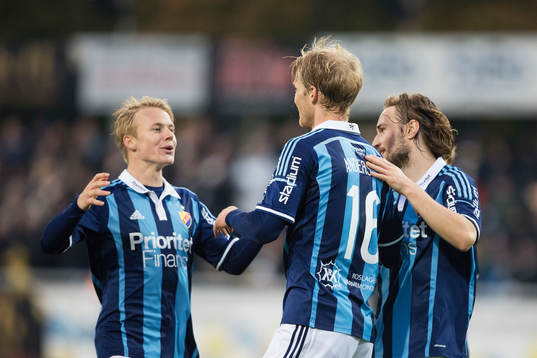 Djurgårdens Stefan Karlsson och Kevin Walker jublar