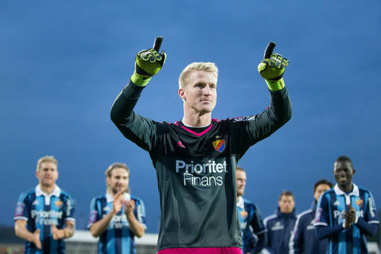 Djurgårdens målvakt Hampus Nilsson jublar