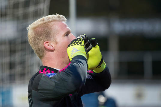 Djurgårdens målvakt Hampus Nilsson jublar och sjunger