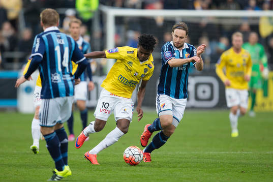 Falkenbergs Godsway Donyoh och Djurgårdens Kevin Walker