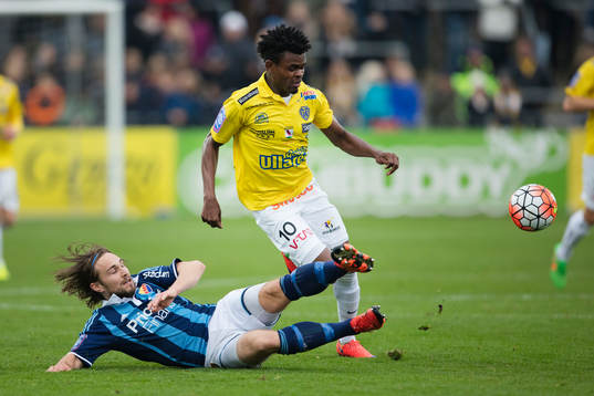 Falkenbergs Godsway Donyoh och Djurgårdens Kevin Walker