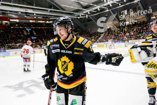Skellefteås Niclas Burström jublar