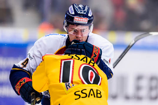 Djurgårdens Marcus Högström och Luleås Toni Rajala