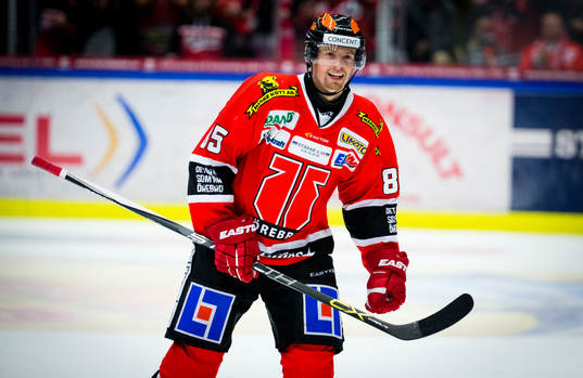 Örebros Kalle Olsson gör 5-2 och jublar