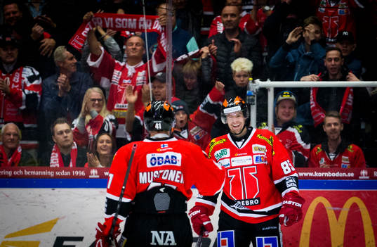 Örebros Kalle Olsson gör 5-2 och jublar
