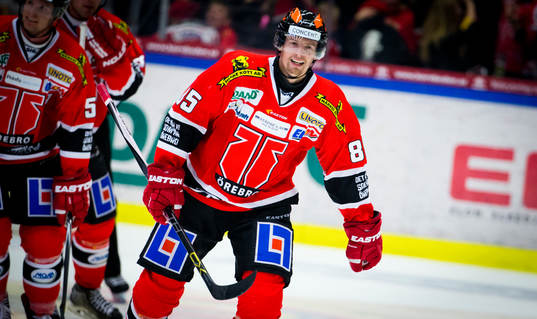 Örebros Kalle Olsson gör 5-2 och jublar