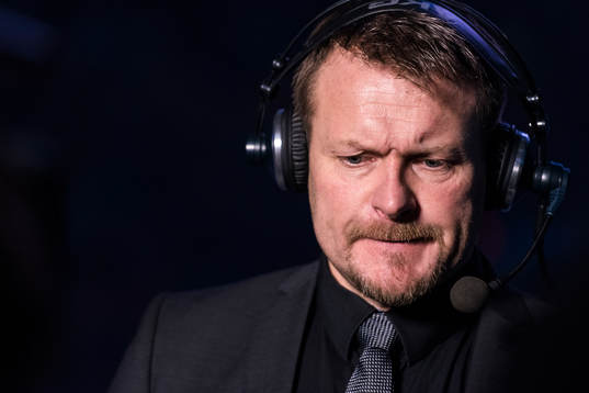 Luleås huvudtränare Joakim Fagervall blir intervjuad i C