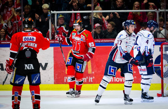 Örebros Kalle Olsson gör 5-2 och jublar
