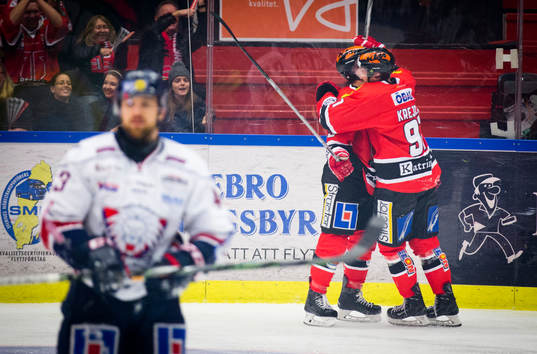 Örebros Martin Johansson gör 1-0 och jublar med Jakub