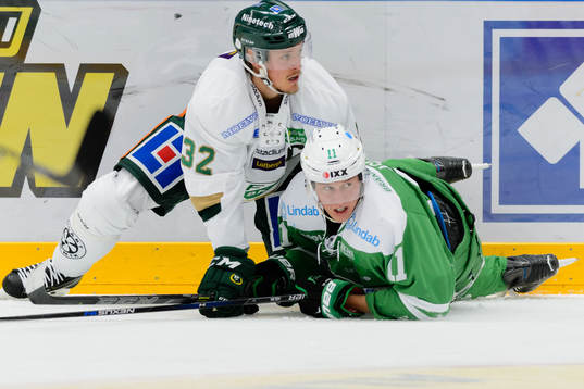 Rögles David Åslin mot Färjestads Magnus Nygren