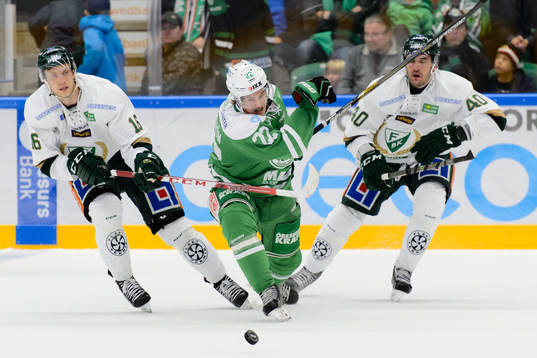 Färjestads Johan Ryno (v) och Niclas Arell (h) mot Rögles