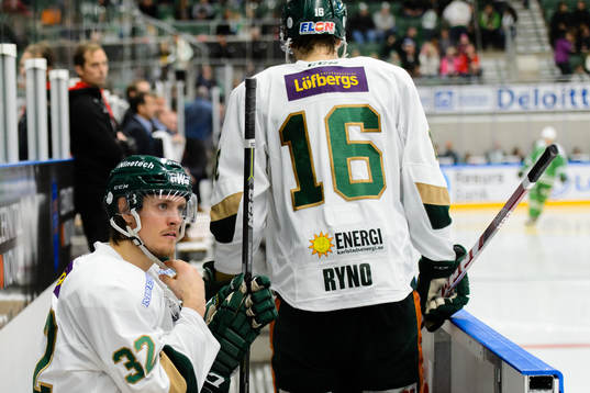Färjestads Magnus Nygren och Johan Ryno i båset