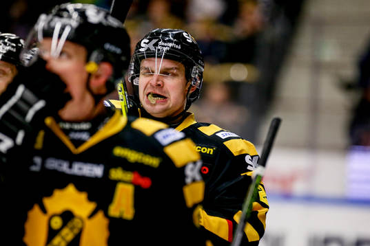 Skellefteås Janne Pesonen jublar