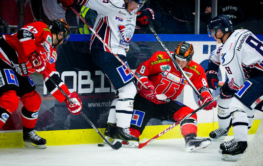 Linköpings Anton Karlsson och Örebros Mikko Lehtonen i