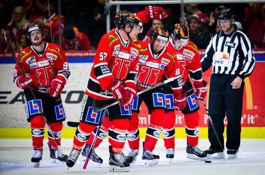 Örebros Kalle Olsson gör 5-2 och jublar