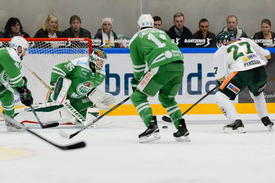 Färjestads John Persson gör 0-1