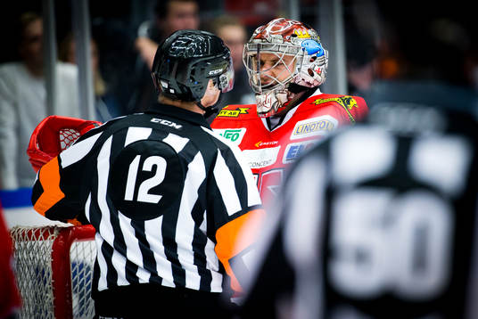 Örebros målvakt Julius Hudacek fick två utvisningar mot