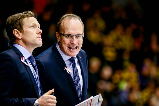 Modos tränare Larry Huras  och assisterande tränare