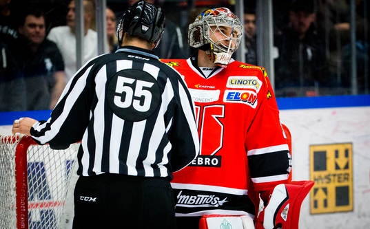 Örebros målvakt Julius Hudacek fick två utvisningar mot