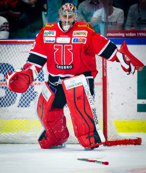 Örebros målvakt Julius Hudacek har tappat målvaktklubban