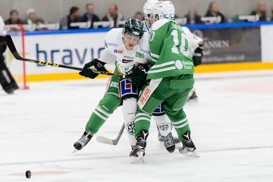 Färjestads Johan Persson mot Rögles Viktor Lindgren