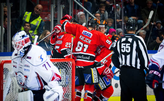 Örebros Joel Mustonen jublar
