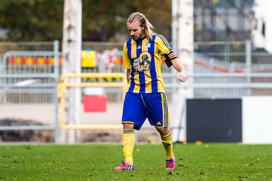 Eskilsminnes Mathias Unkuri lämnar planen