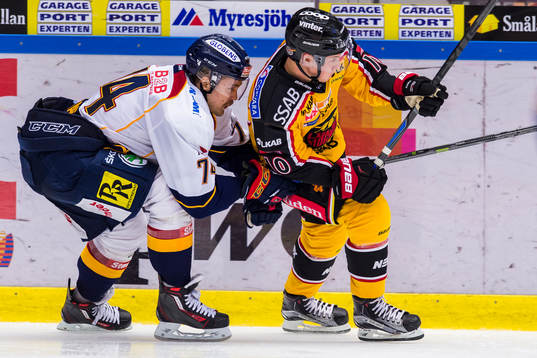 Djurgårdens Tobias Hage och Luleås Toni Rajala