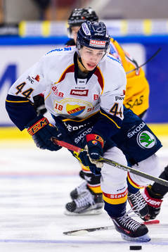 Djurgårdens Lukas Vejdemo med pucken