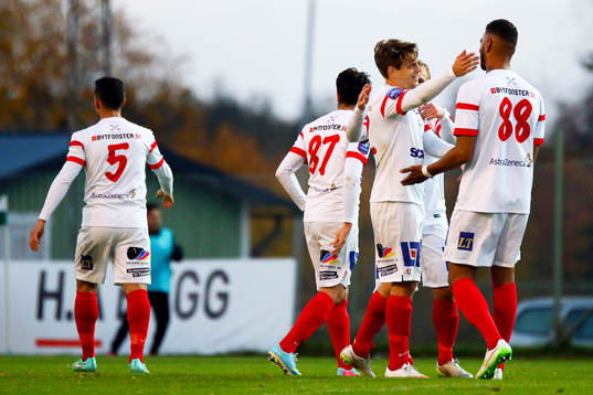 Assyriskas Christoffer Brandeborn (ej i bild) har gjort 1-1