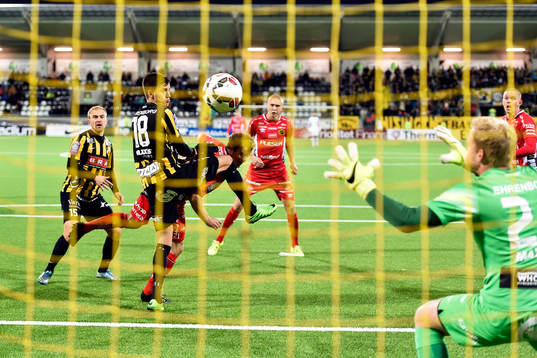 Elfsborgs Henning Hauger och Häckens Alexander Jeremejeff