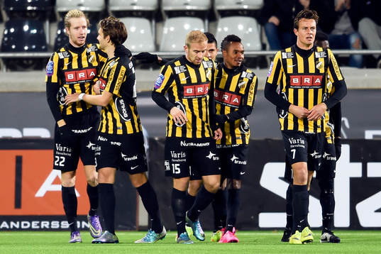 Häckens Samuel Gustafson firar