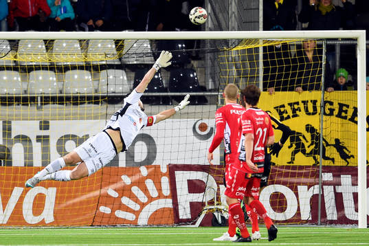 Elfsborgs målvakt Kevin Stuhr Ellegaard släpper in 1-0