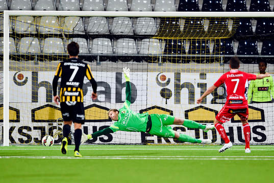 Elfsborgs Marcus Rohdén gör 1-1 på straff