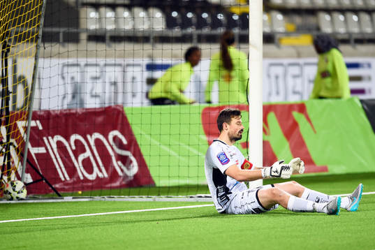 Elfsborgs målvakt Kevin Stuhr Ellegaard deppar
