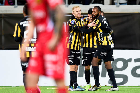 Häckens Paulo de Oliveira jublar