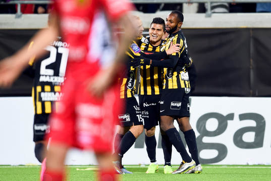 Häckens Paulo de Oliveira jublar