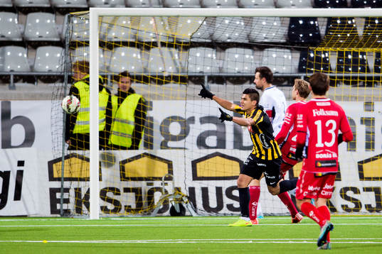 Häckens Paulo de Oliveira jublar