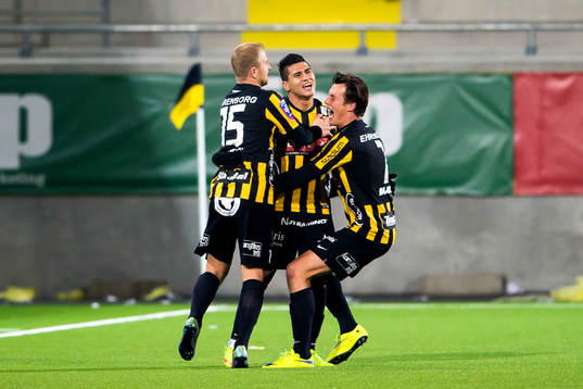 Häckens Paulo de Oliveira jublar