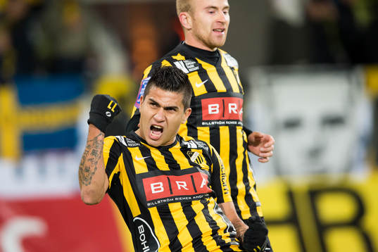 Häckens Paulo de Oliveira jublar