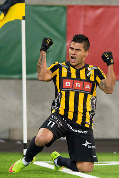 Häckens Paulo de Oliveira jublar