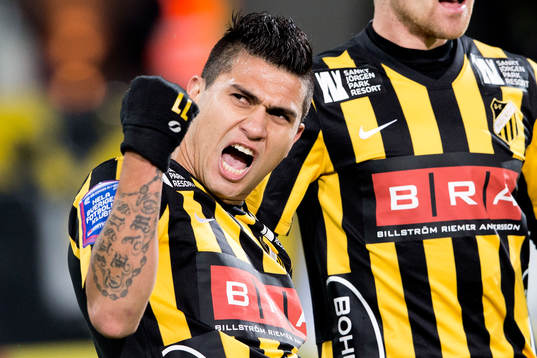Häckens Paulo de Oliveira jublar